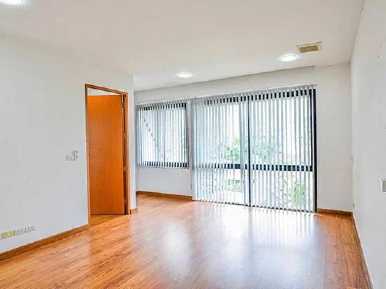 ทาวน์โฮม สวย ทันสมัย ย่านทองหล่อ Modern Nice Town home in Thonglor