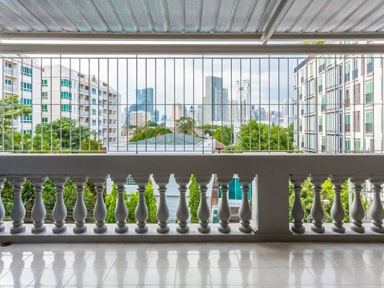 ทาวน์โฮม สวย ทันสมัย ปรับปรุงใหม่เอี่ยม ย่านสาทร Big Very Nice Modern Town Home in Sathorn