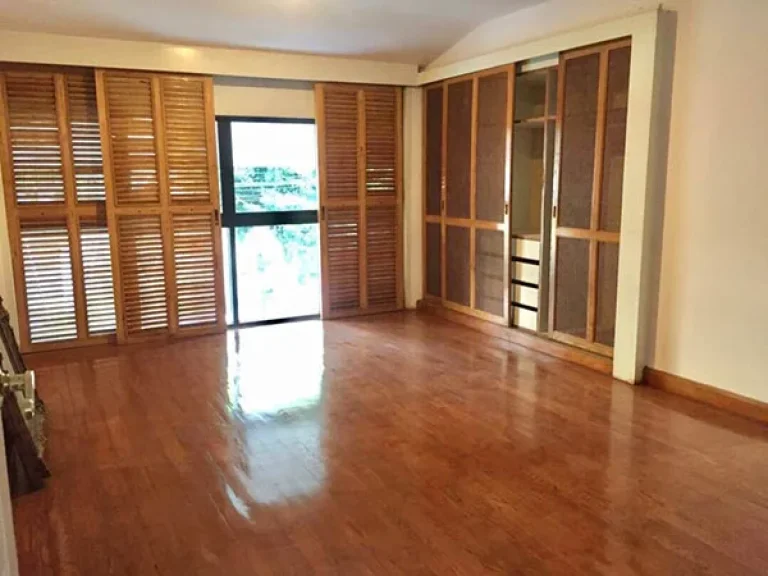 บ้านเช่าในโครงการ ใกล้ BTS ทองหล่อ For Rent House in compound closed BTS Thonglor