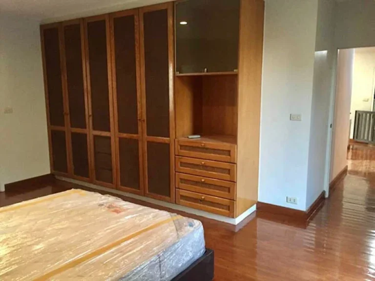 บ้านเช่าในโครงการ ใกล้ BTS ทองหล่อ For Rent House in compound closed BTS Thonglor