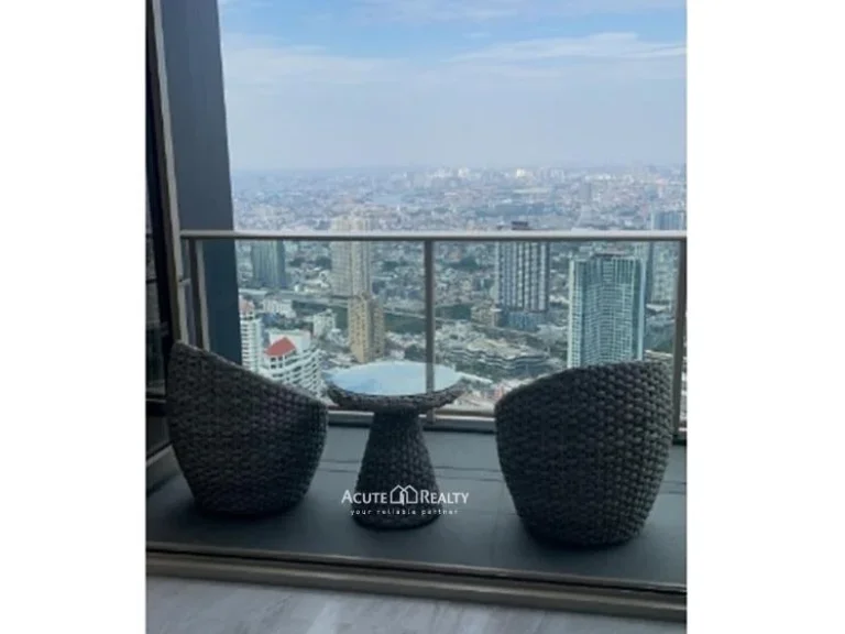 Four Seasons Private Residences เดินทางสะดวกเพียง 12 กิโลเมตร สะพานตากสิน