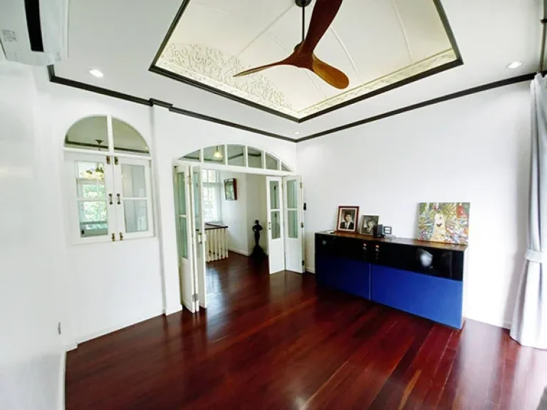 ให้เช่า บ้านเดี่ยว 2 ชั้นแบบคลาสสิค ปรับปรุงใหม่ FOR RENT Newly renovated classic 2Storey Single House