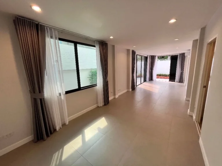 For Rent ให้เช่า บ้านเดี่ยว 109 ตรวา รีโนเวทใหม่ทั้งหลัง ใจกลางเมือง ย่านอารีย์ เงียบสงบ ปลอดภัย