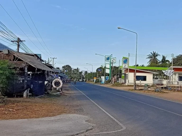 ฟรีโอนเจ้าของขายเองขายที่นาราคาถูก ติดถนนสาธารณะ หน้ากว้าง 218เมตร ในหมู่บ้าน อาม็อง ตท่าสว่าง อเมือง จสุรินทร์ เนื้อที่ 2งาน 16ตารางวา