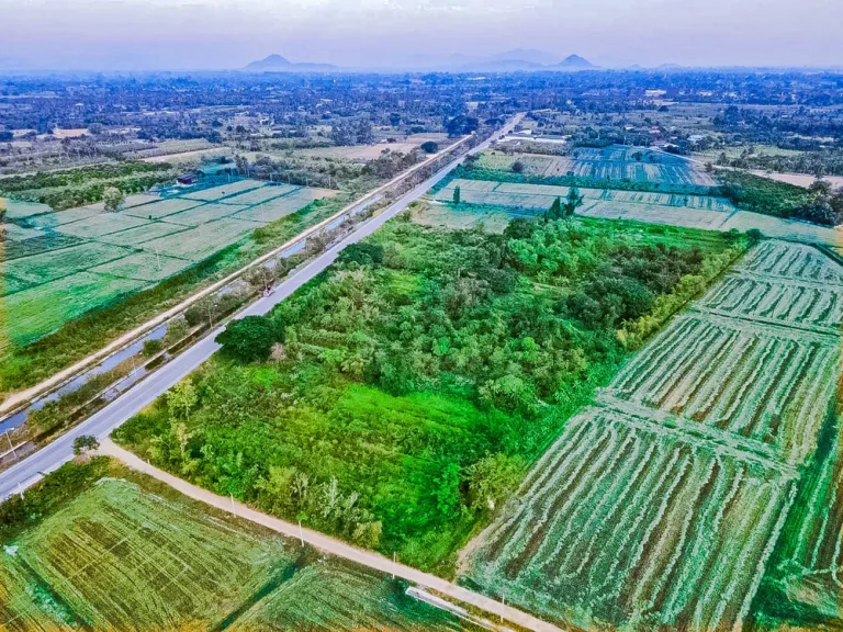 ที่ดินเลียบคลองชลประทาน ติดถนนใหญ่ ใกล้ชะอำ อท่ายาง จเพชรบุรี