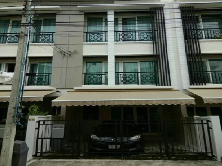 For Rent ให้เช่าทาวน์โฮม 3 ชั้น หมู่บ้าน บ้านกลางเมือง พระราม 9-เลียบมอเตอร์เวย์ Fully Furnished