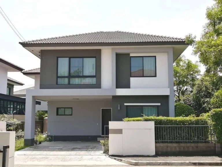 ขายบ้านสวย 607 ตรว ในหมู่บ้านวรารมย์ พรีเมี่ยม แก้วนวรัฐ Q house แยกท่ารั้ว เชียงใหม่