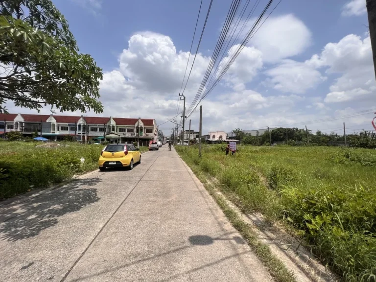 ขายถูกมาก ที่ดินจัดสรร 17 ตรว มีทั้งหมด 79 แปลง หมู่บ้านดวงกมล หน้าโรงเรียนโสมาภา เหมาะสำหรับขยายพื้นที่บ้าน สร้างที่เก็บของ ที่จอดรถ