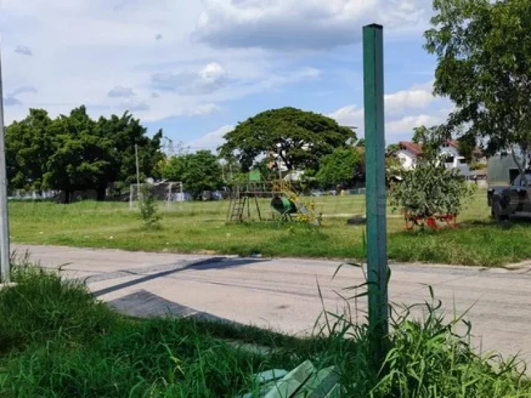 ขายที่ดินเปล่า ในหมู่บ้านดวงกมล หน้าโรงเรียนโสมาภา ถนนพระยาสุเรนทร์ซอย35