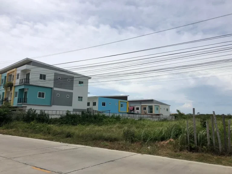 ที่ดินสวย ใกล้สถานที่ท่องเที่ยว ใกล้หาดบางแสน แหล่งชุมชน ชลบุรี