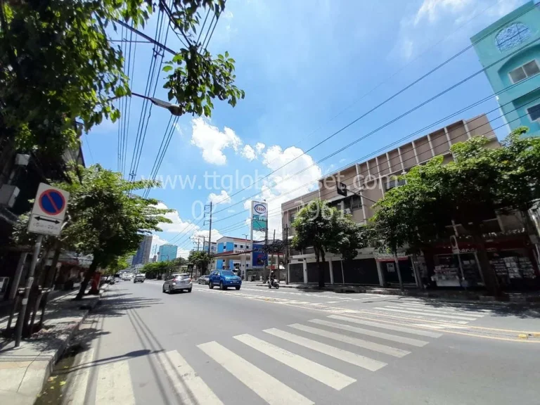 ขายด่วนที่ดินพร้อมอาคารพาณิชย์3326ตรวสุขุมวิทตอนกลาง เหมาะสำหรับทำธุกิจ ติดถนนใหญ่