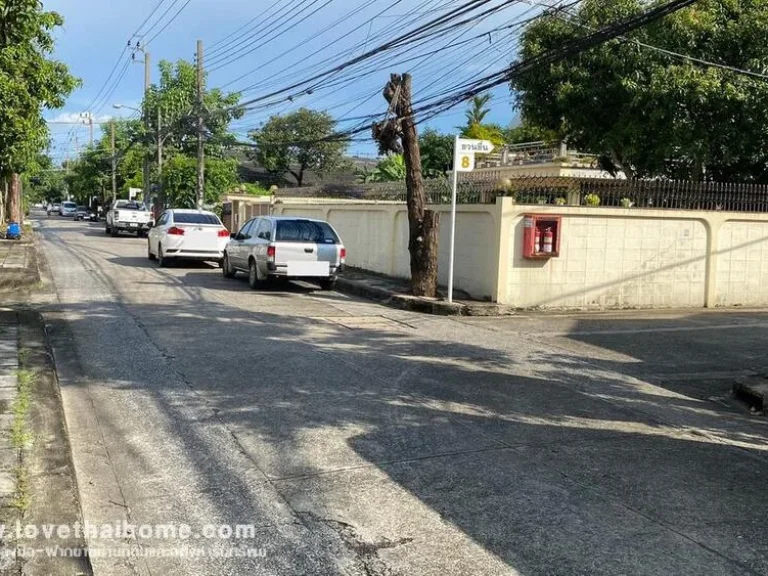 ขายที่ดิน หมู่บ้านชวนชื่น ถนนรามคำแหง102 พื้นที่145ตรว มีสิ่งปลูกสร้างเป็นโครงสร้างบ้านเก่า เป็นที่ดินแปลงมุม ใกล้ห้างเดอะพาซิโอ ทาวน์ รามคำแหง