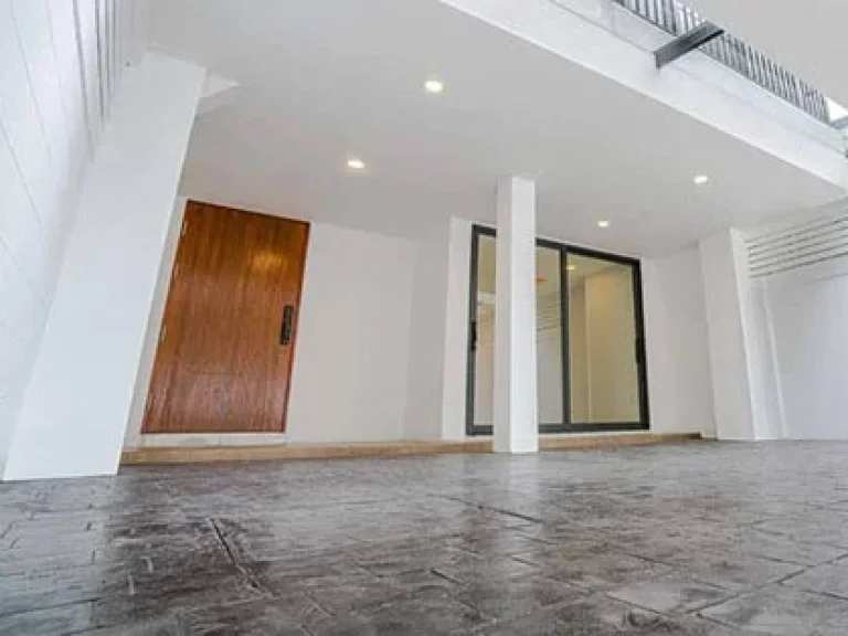 ขาย ทาวน์เฮาส์ 4 ห้องนอน เอกมัย For SALE 4 Bedroom Town House at Ekamai