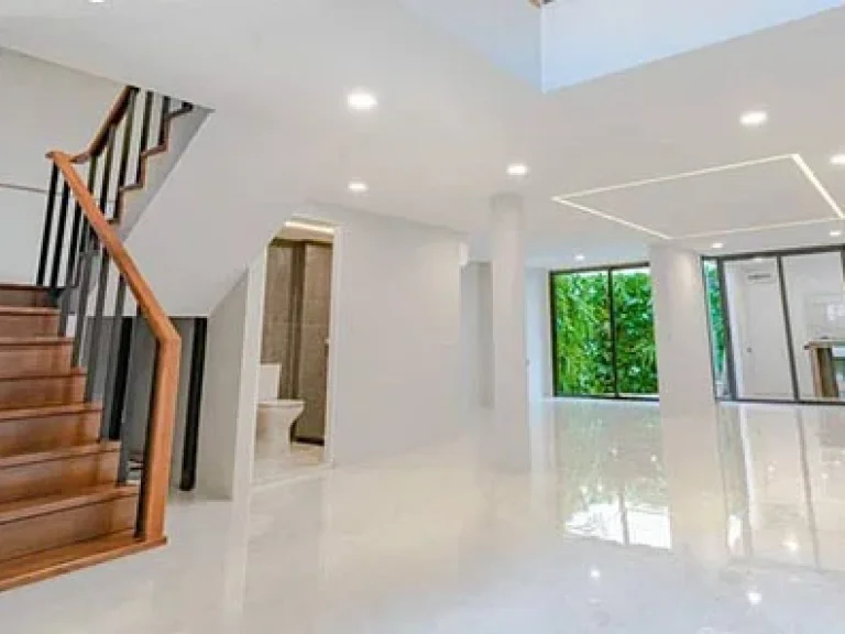 ขาย ทาวน์เฮาส์ 4 ห้องนอน เอกมัย For SALE 4 Bedroom Town House at Ekamai