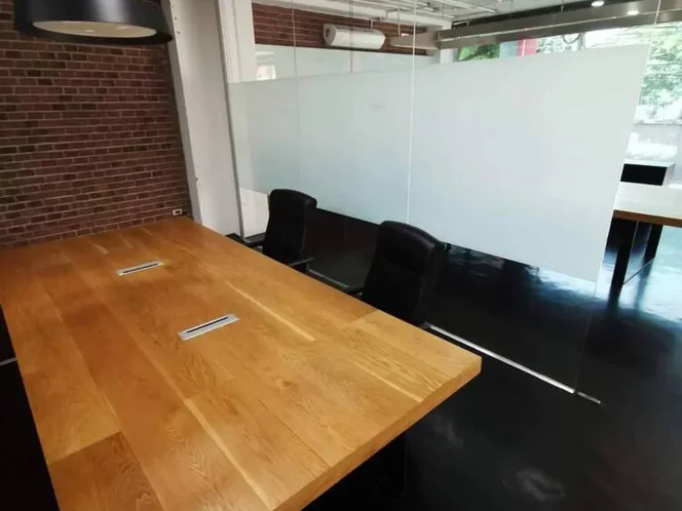 สำนักงานให้เช่า เอกมัย สุขุมวิท 61 Office Space for rent Ekkamai ขนาด 180 ตรม พร้อมห้องประชุมใหญ่ มีที่จอดรถ