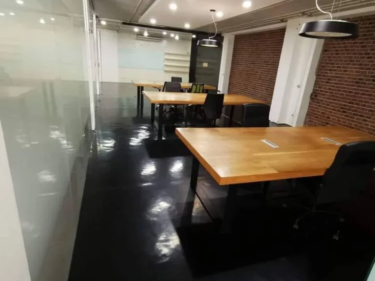 สำนักงานให้เช่า เอกมัย สุขุมวิท 61 Office Space for rent Ekkamai ขนาด 180 ตรม พร้อมห้องประชุมใหญ่ มีที่จอดรถ