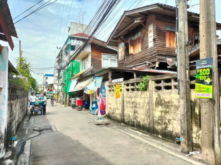 ขายบ้านไม้ 3 หลังติดกัน ในซอยสะพานขวา แขวงบางซื่อ เขตดุสิต กรุงเทพมหานคร