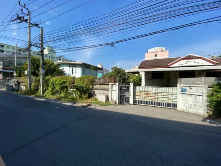 ขายที่ดินพร้อมบ้านขนาดที่ดิน351ตรวราคาต่อรองได้ Land with House for sale Land size 351 Square Wah Price negotia