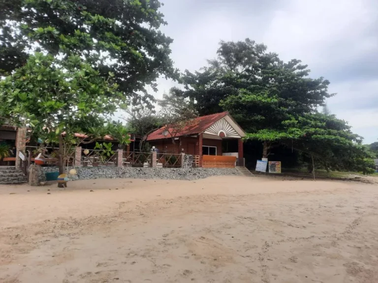 ขายทีดิน ชายหาดแหลมแม่พิมพ์ รวมสื่งปลูกสร้างใก้ลโรงแรม