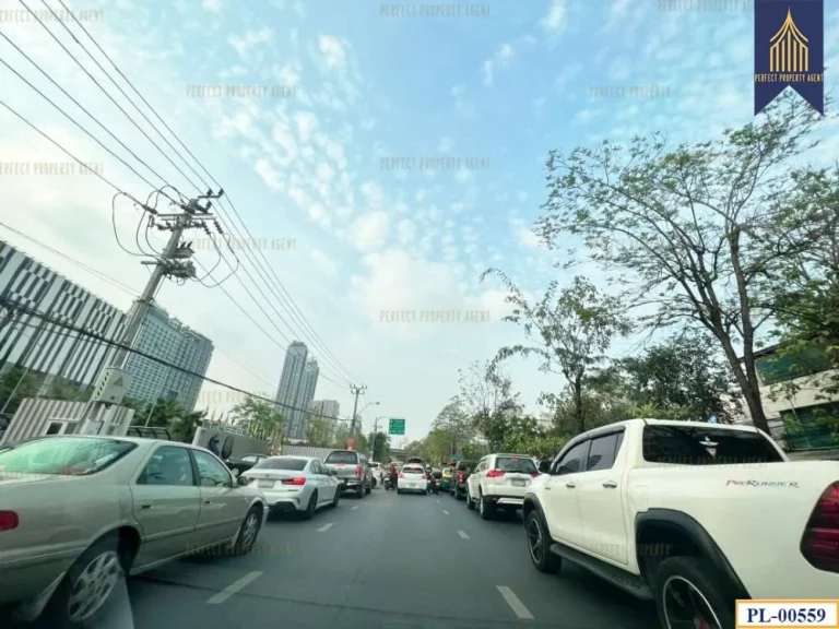 ที่ดิน แปลงมุม ถนนเพชรอุทัย บางกะปิ ใกล้โรงพยาบาลพระรามเก้า