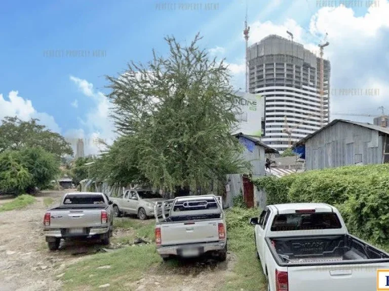 ที่ดิน แปลงมุม ถนนเพชรอุทัย บางกะปิ ใกล้โรงพยาบาลพระรามเก้า