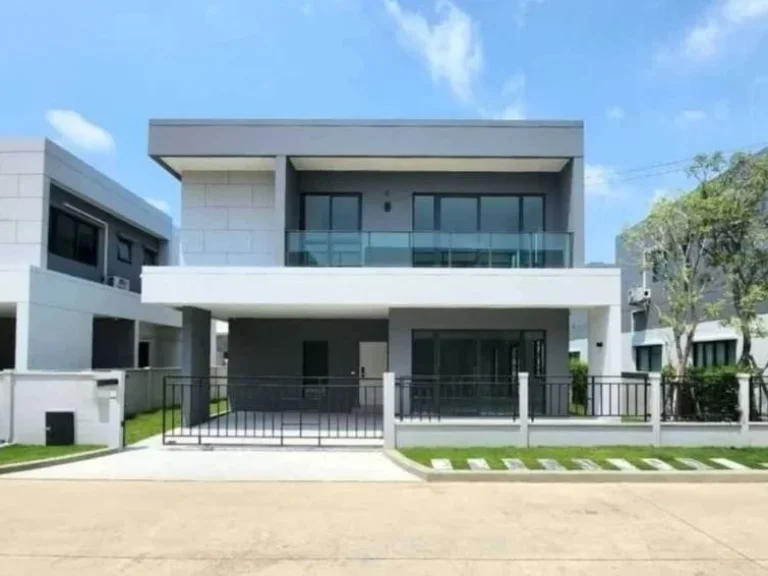 บ้านเดี่ยว เซ็นโทร บางนา 4 ห้องนอน หลังเมกาบางนา ใกล้โรงเรียน