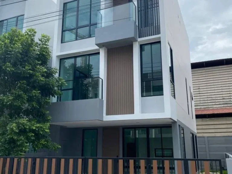 เช่าบ้านแฝด 3ชั้น ทำโฮมออฟฟิต โครงการ Nue Connex House