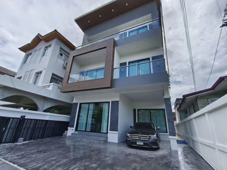 ขายบ้านเดี่ยว 3 ชั้น 3-STORIES SINGLE DETACHED HOUSE