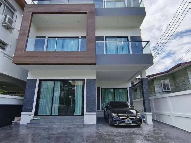 ขายบ้านเดี่ยว 3 ชั้น 3-STORIES SINGLE DETACHED HOUSE