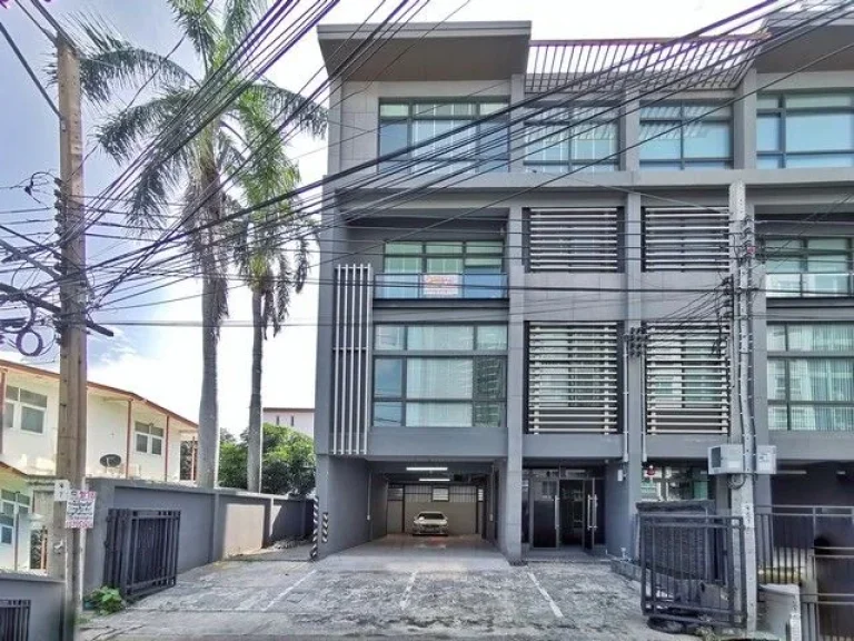 Townhouse - 16500000 บาท 3BEDROOM5ห้องน้ำ 44 ตรว ไม่ไกลจาก -