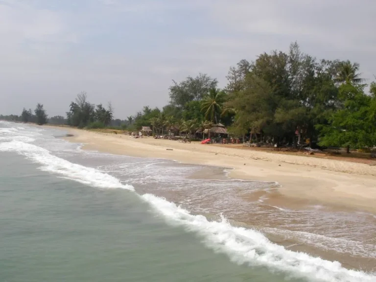 ขายที่ดินติดทะเล หาดส่วนตัว พร้อมสิ่งปลูกสร้าง อทับสะแก