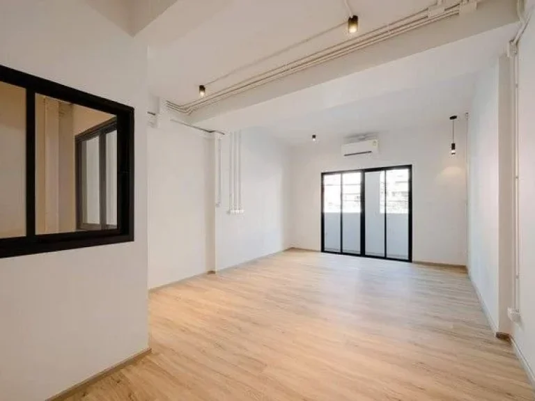 ขาย Townhome หลังใหญ่ Modern Minimal style ย่านเจริญกรุง