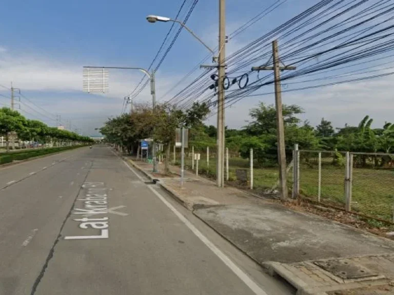 ขายที่ดินติดถนนลาดกระบัง สนามบินสุวรรณภูมิ แปลงใหญ่สวย ติดถนน