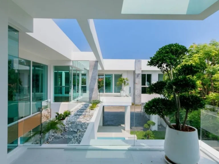 Modern luxury Pool villa บ้านสร้างใหม่ ในหมู่บ้านเวิลด์คลับแ