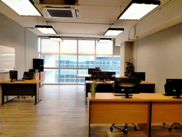 Office ขนาดใหญ่ พร้อมห้องเล็กด้านใน พื้นที่รวม 90 sqm