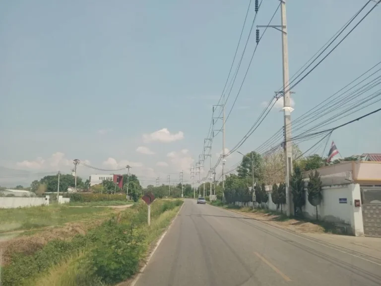 ขายที่ดินติดถนนคอนกรีตตำบลหางดงห่างถนนหลักเพียง 100เมตร