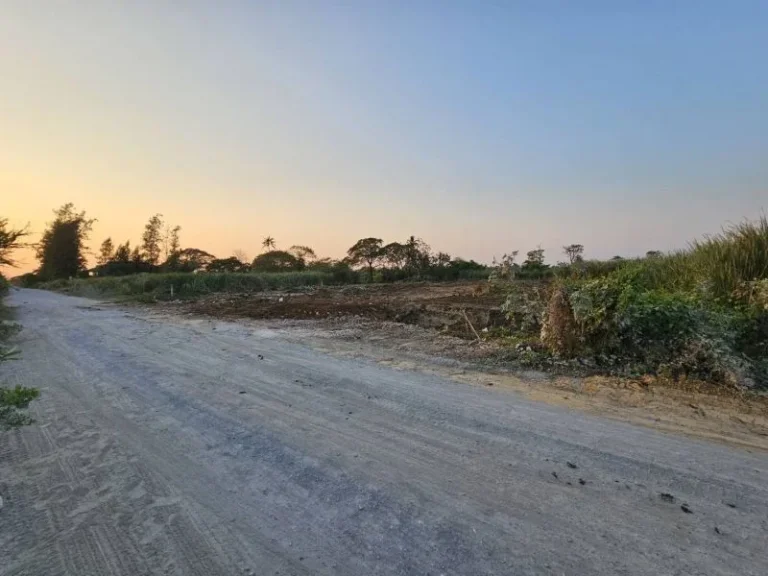 ขายที่ดินสวย ราคาถูก ทำเลดี ติดถนนเรียบทางรถไฟรางคู่ เนื้อที่