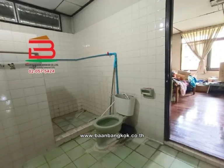 ที่ดินพร้อมบ้าน ซอยรัชดาภิเษก 32ซอยปาริชาด เนื้อที่ 107 ตรว