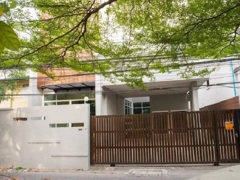 For Rent ให้เช่าบ้านเดี่ยว 3 ชั้น ซอยสุขุมวิท 49 ใจกลางเมือง