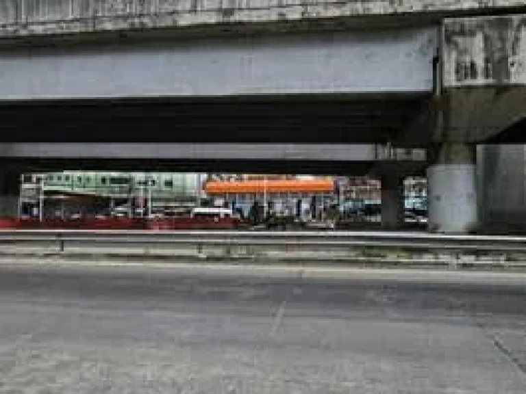 ขายที่ดินเปล่า ติดสถานีรถไฟฟ้าสายสีเหลือง บน ถนนศรีนครินทร์