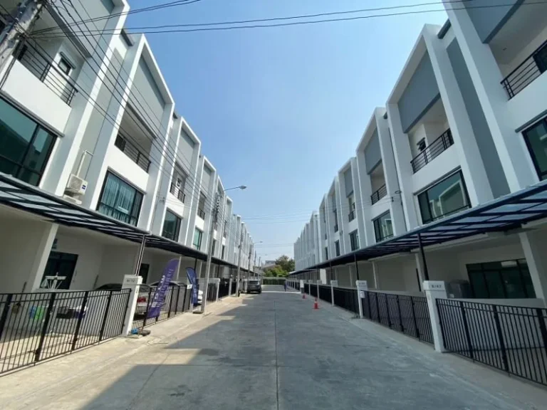 เช่าบ้านทาวน์โฮม สไตล์ modern ซอยอุดมสุข 39 แขวง บางจาก