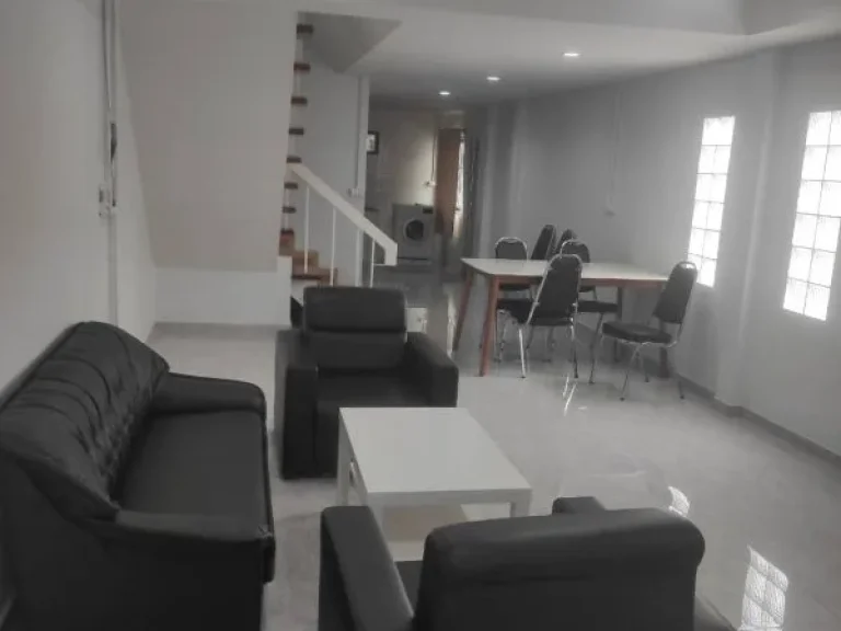 ให้เช่าTownhouse หลังมุม ซอยปรีดี42สุขุมวิท71 ใกล้ BTS