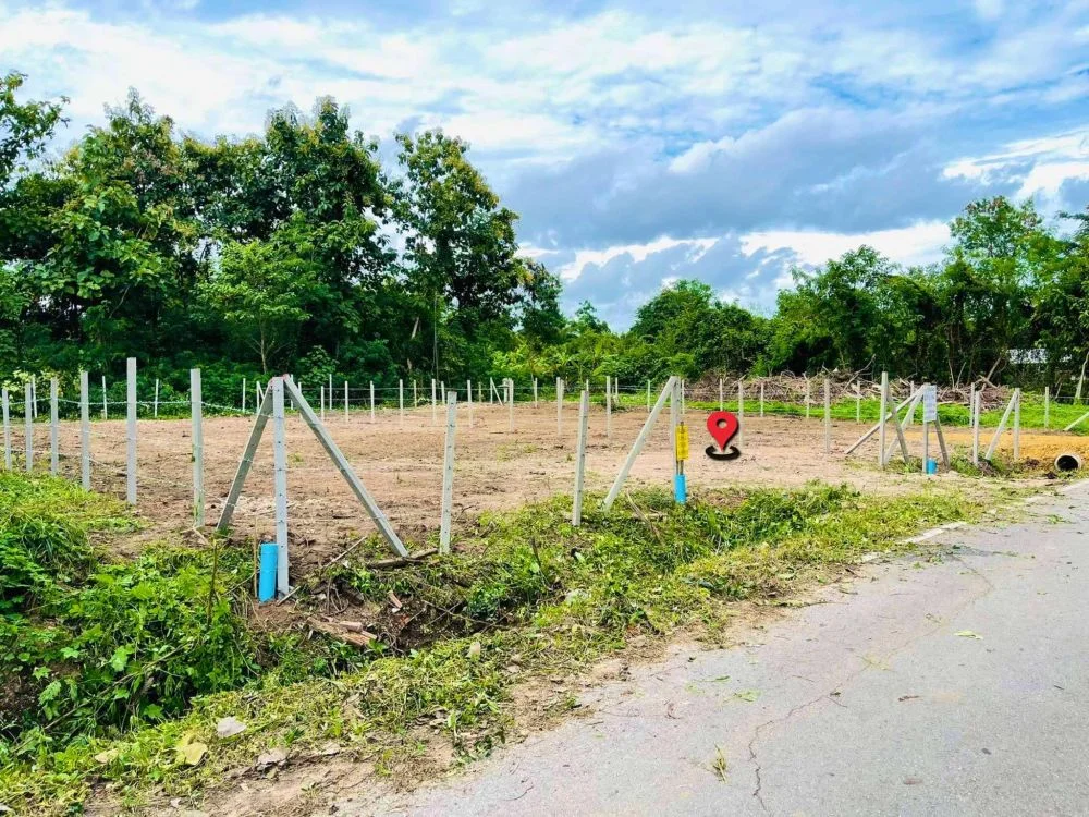 ที่ดินสวย ถมแล้ว ติดถนนลาดยาง น้ำไฟพร้อม ทำเลดีมาก