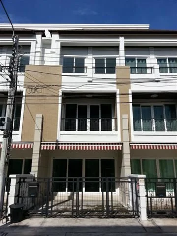 ให้เช่า Townhouse/Townhome พร้อมเฟอร์นิเจอร์