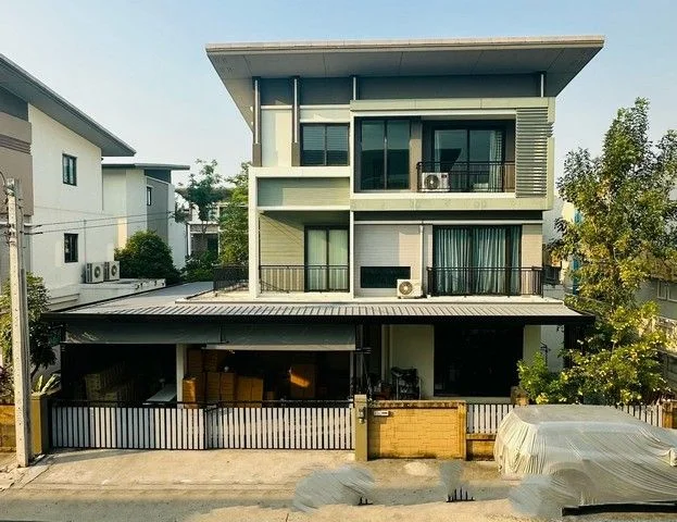 บ้าน โกลเด้นเพรสทีจสุขาภิบาล5 0 RAI 0 ngan 58 SQ.WA 7 BR