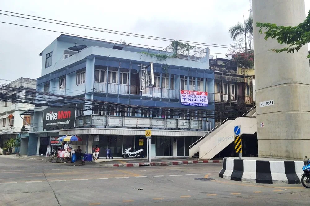 ให้เช่า อาคารพาณิชย์ 3 ชั้นครึ่ง ติดถนนใหญ่ ย่านบางซื่อ MRT