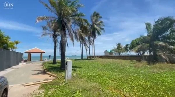 Land for sale Jomtien beach Land size 324.4 square wah Price