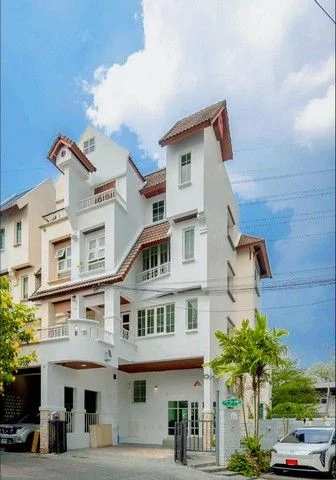 ปล่อยเช่า Luxury pool villa townhome โครงการบุษราคัมเพลส