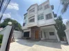 For rent 3-storey detached house in Ekkamai Soi 12 62 square wah 500 square meters of living space 4 bedrooms 5 bat