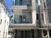 RENT RT207 ให้เช่าทาวน์โฮม 3 ชั้นหมู่บ้านทาวน์อเวนิว อ่อนนุช 68 สไตล์ Urban Modern by แสนสิริ อ่อนนุช